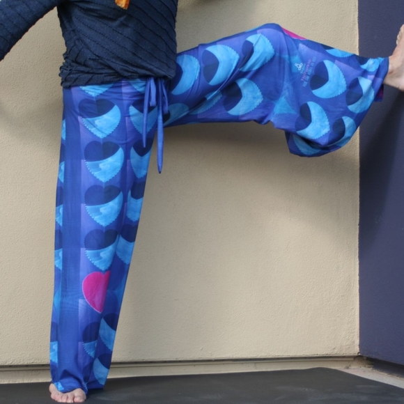 Wrap Around pants. Available In Other Designs N Colors S/M And M/L - Picture 4 of 13